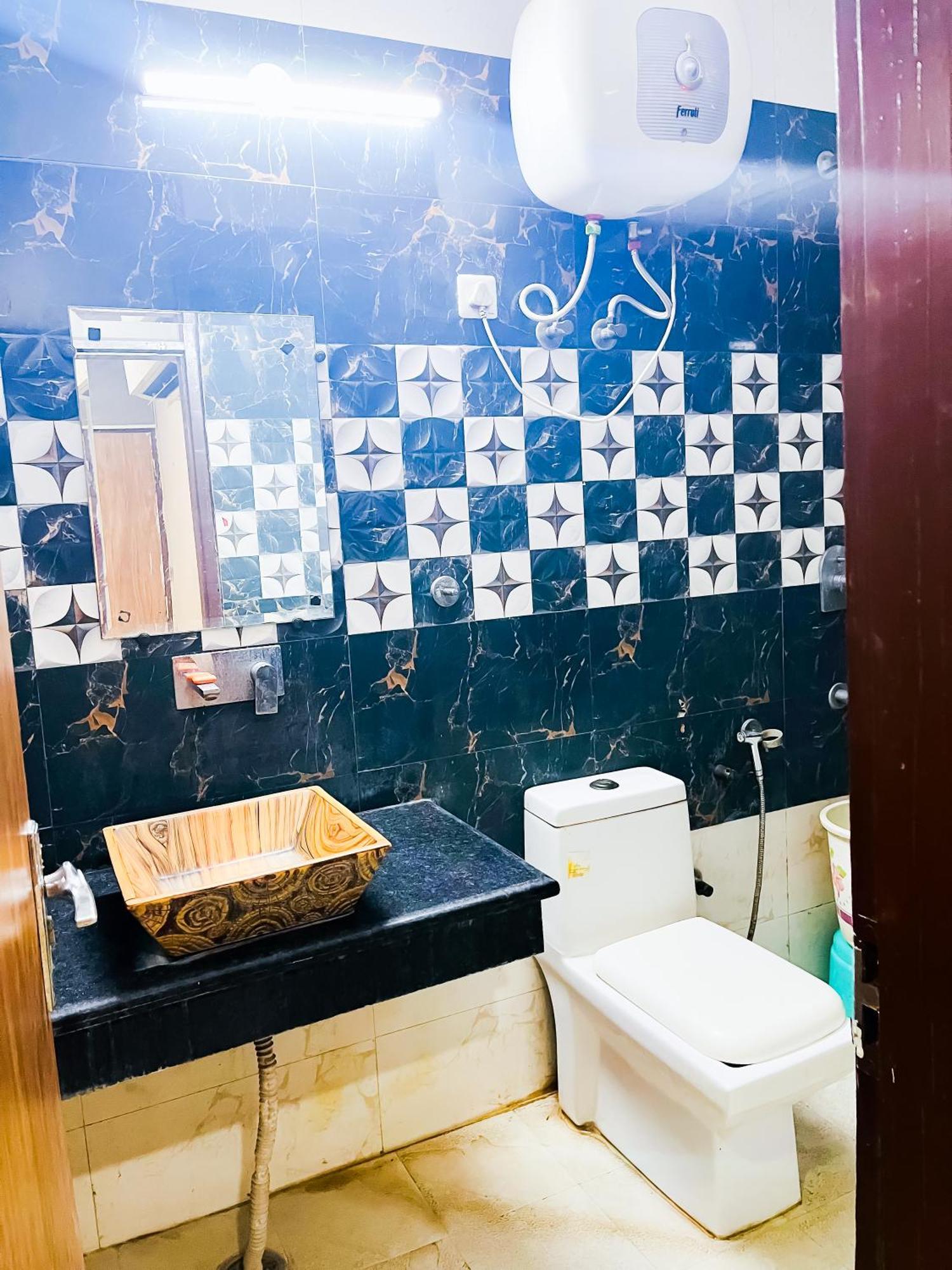 Deluxe In Sarai Kaley Khan Hotel New Delhi