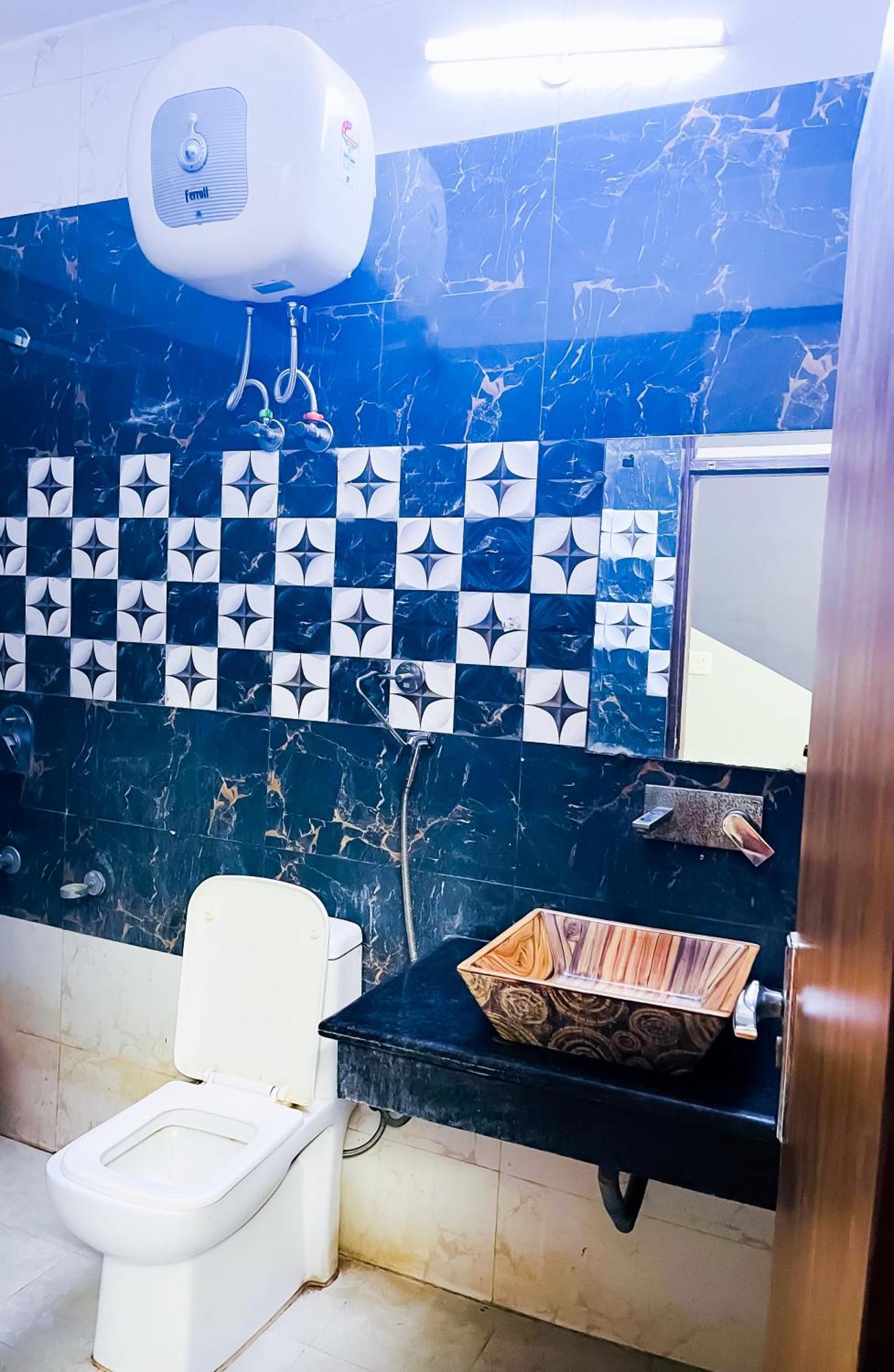 Deluxe In Sarai Kaley Khan Hotel