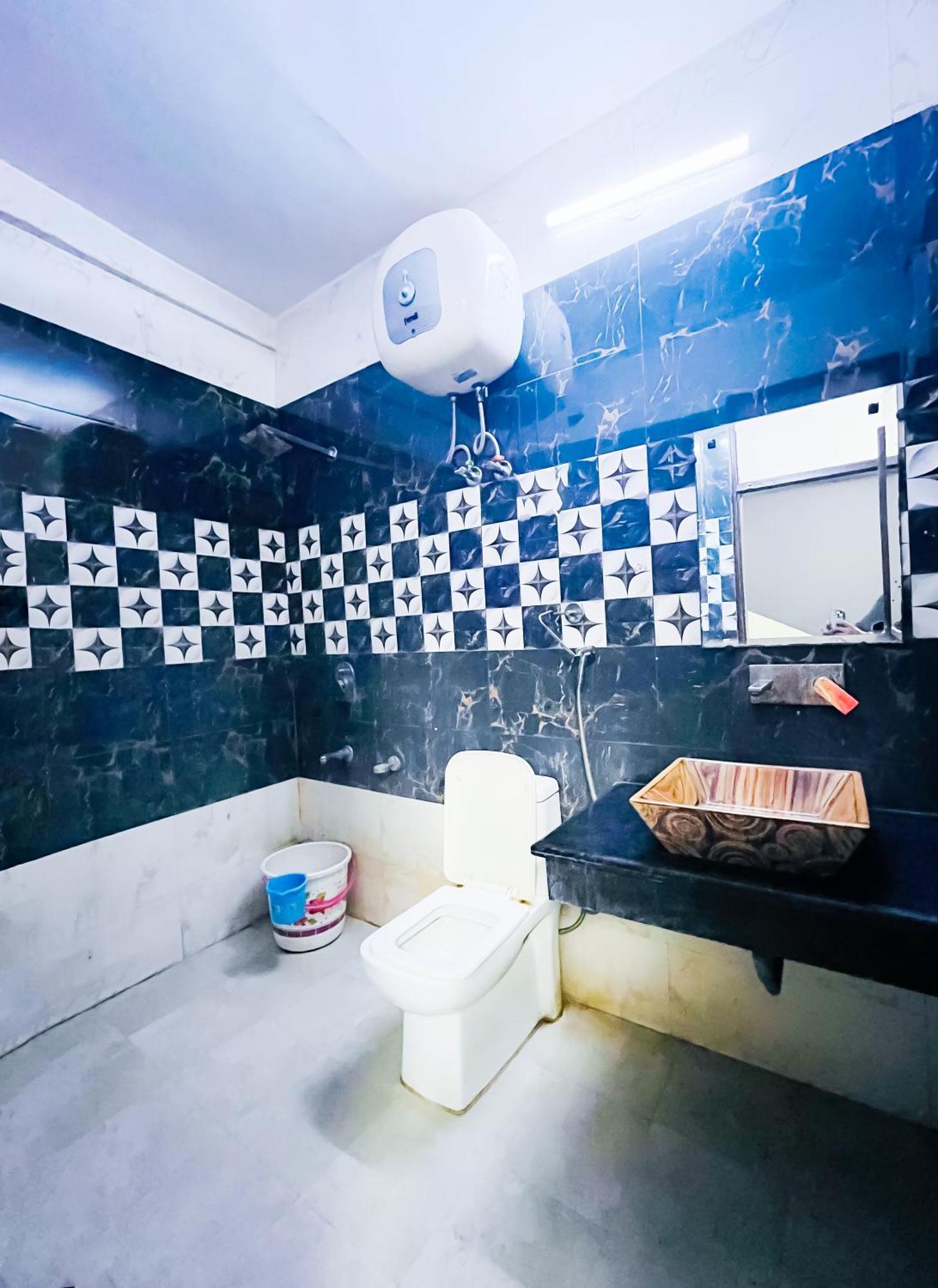 Deluxe In Sarai Kaley Khan Hotel