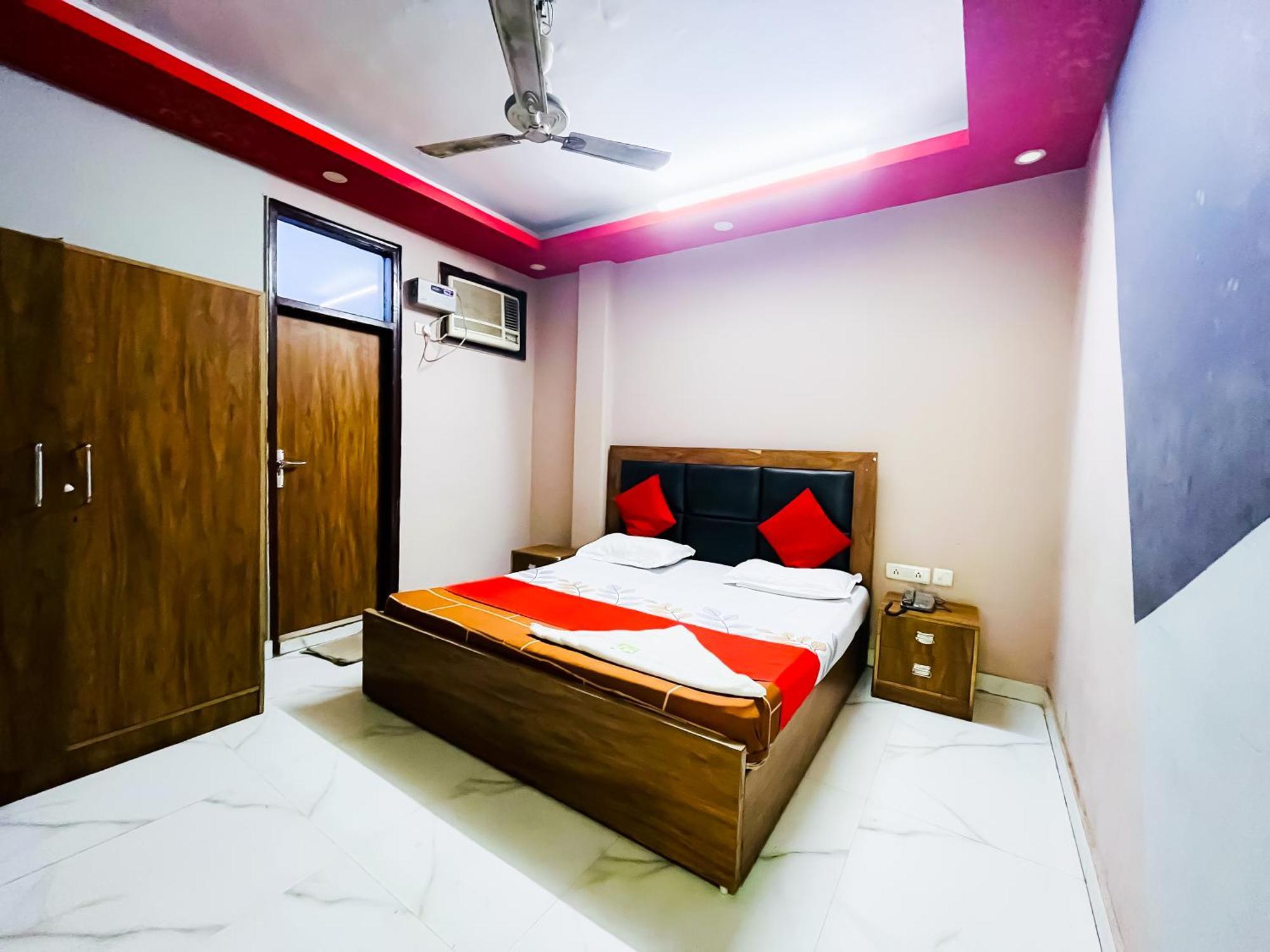 Deluxe In Sarai Kaley Khan New Delhi