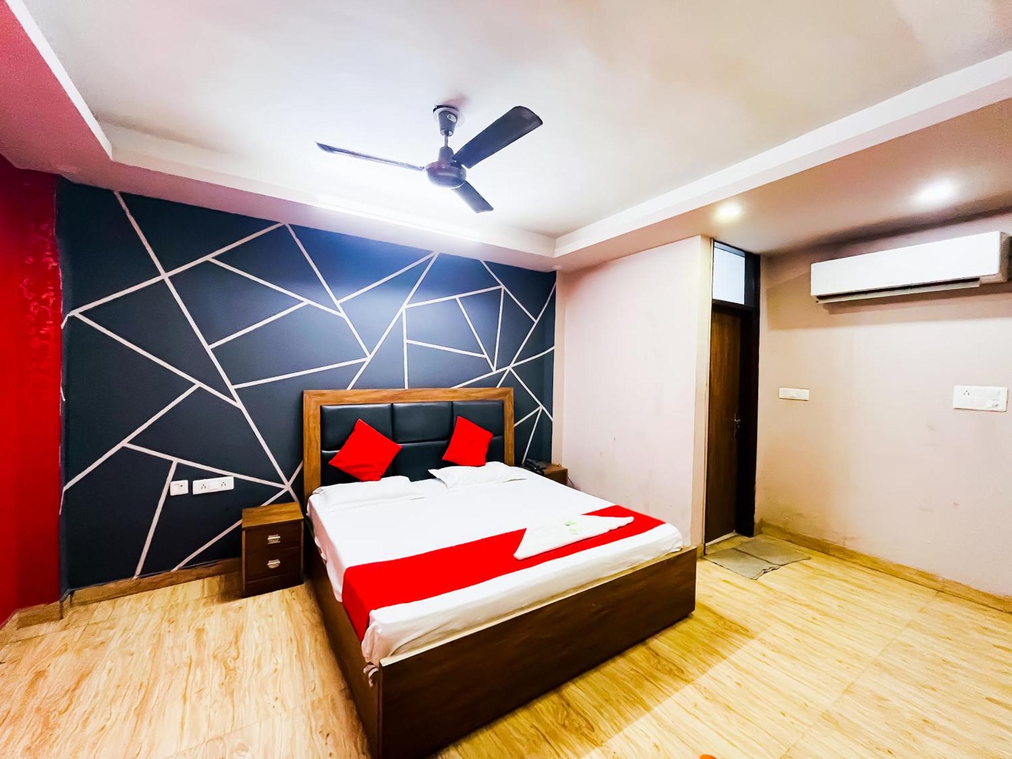 Deluxe In Sarai Kaley Khan Hotel New Delhi