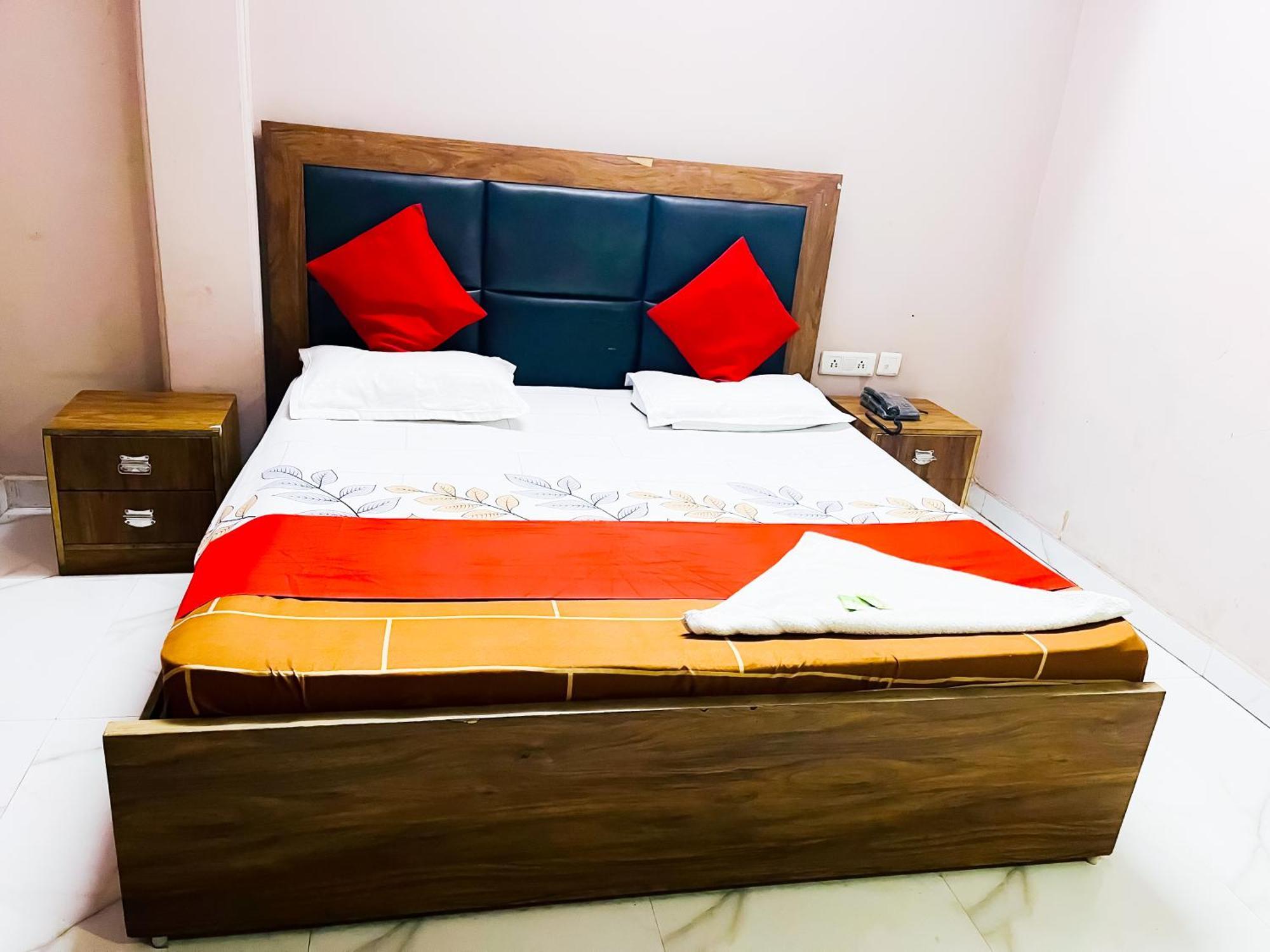 Hotel Deluxe In Sarai Kaley Khan 3*